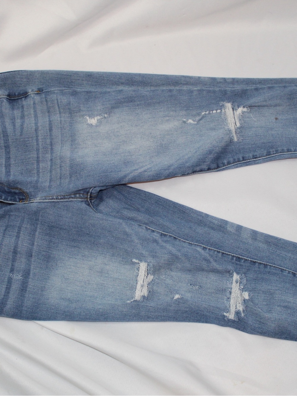 Judy Blue Capri Fit Jeans Womens 31 Light Wash Blue Distressed Stretch Denim